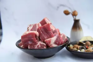 『牛肉(肥瘦)(均值)』营养价值 | 每100g营养成分表