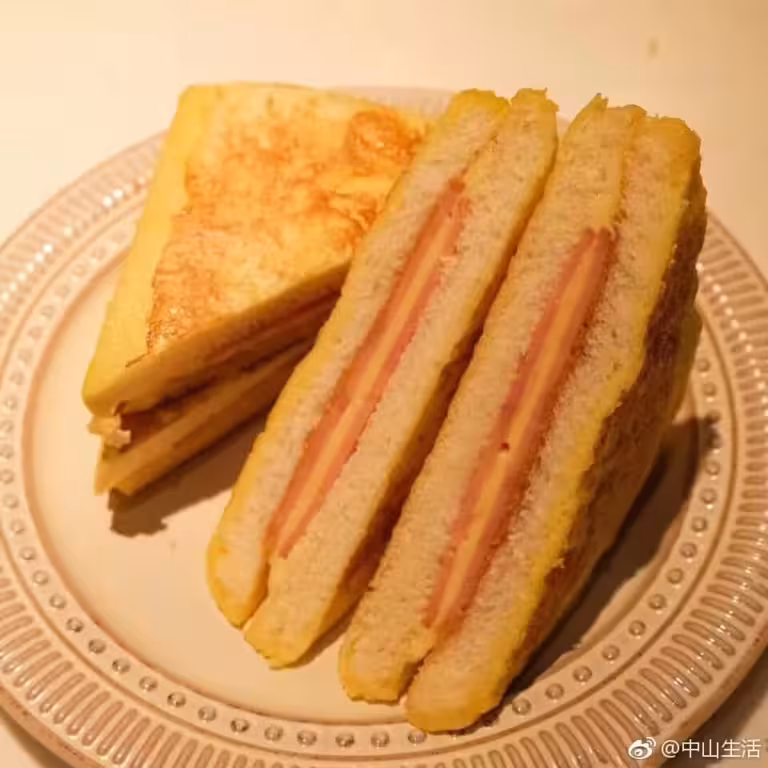 『三明治(夹火腿、干酪)』营养价值 | 每100g营养成分表